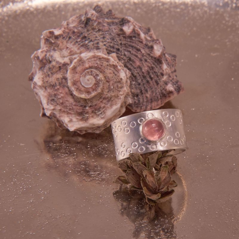 Turmalin Ring breit mit Ornamenten Silber